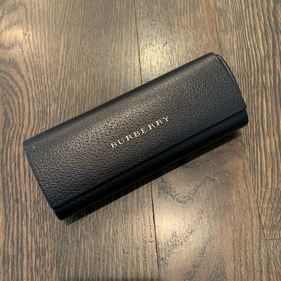 Burberry glasses case - Great Condition - Picture 2 of 3
